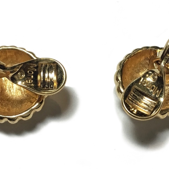 Vintage Signed Monet Gold Plated Geometric Clip Earrings - Picture 3 of 3
